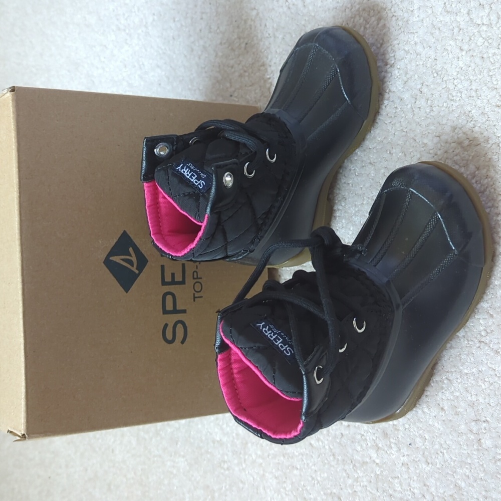 Girls black port boot by Sperry